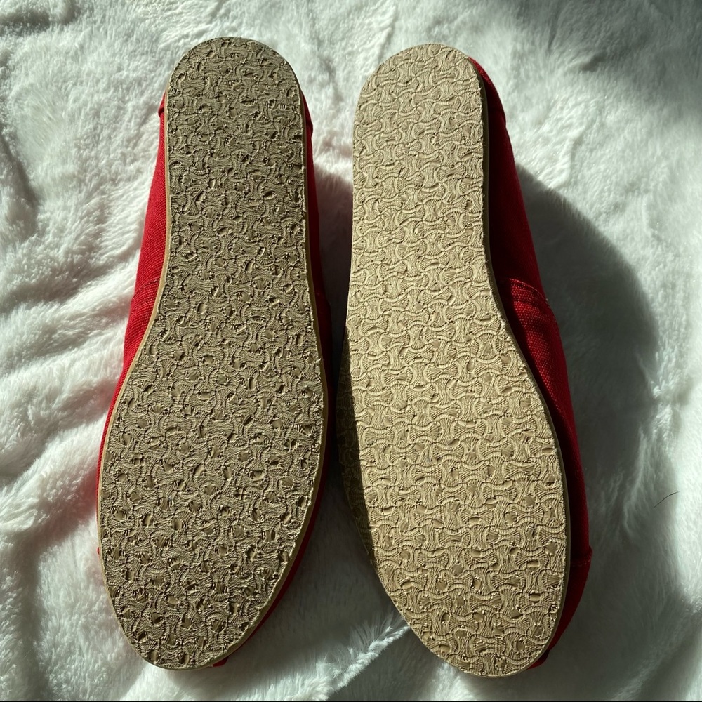 NWOT Toms red canvas shoes - Picture 8 of 16